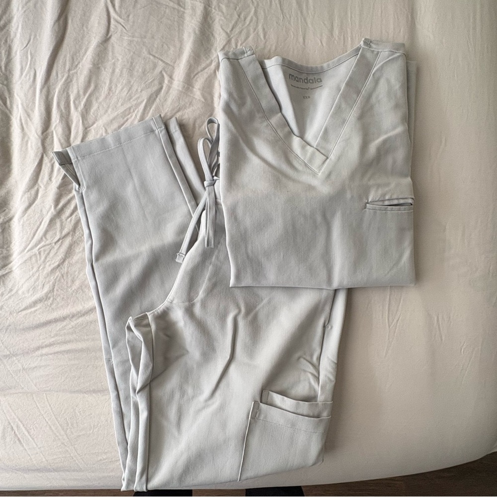 Mandala Gray Scrub Set (top+bottom)
